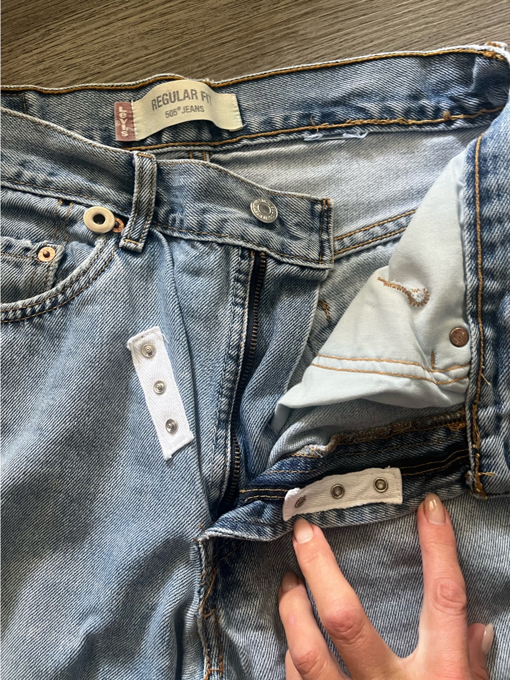 Levi's 505 33/30 Crossover Button Distressed Boyfriend Jeans - Picture 3 of 5